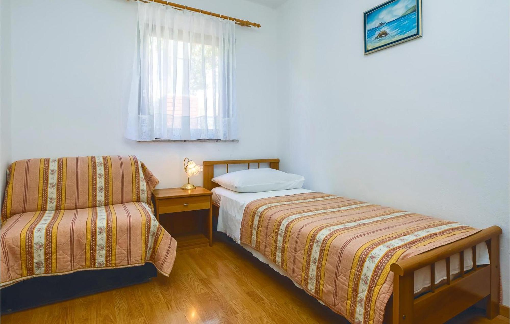 Cozy Apartment In Lokva Rogoznica With Wifi Exterior photo